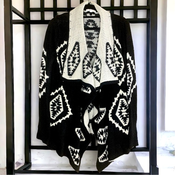 JACK by BB DAKOTA Women’s Black & White Aztec open shawl- Small - Picture 2 of 6